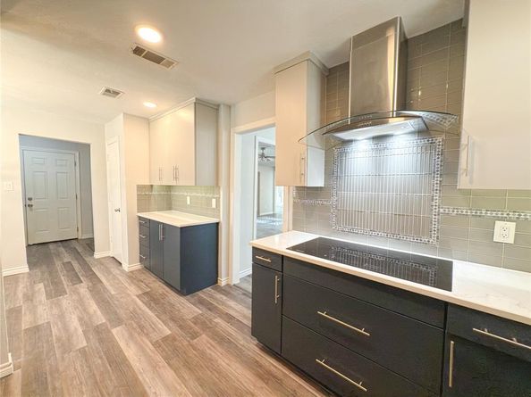 1912 E Branch Hollow Drive , Carrollton Texas 75007