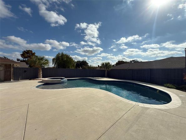 1912 E Branch Hollow Drive , Carrollton Texas 75007