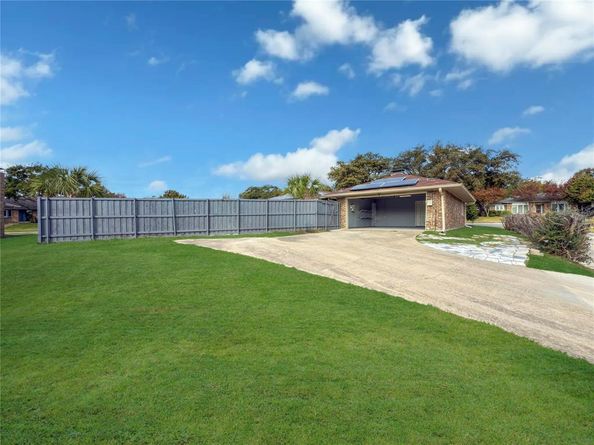 1912 E Branch Hollow Drive , Carrollton Texas 75007