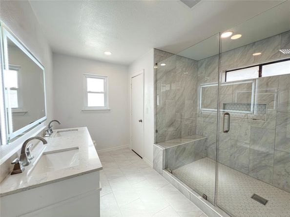 1912 E Branch Hollow Drive , Carrollton Texas 75007