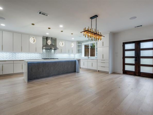 1018  Grandview Avenue , Dallas Texas 75223