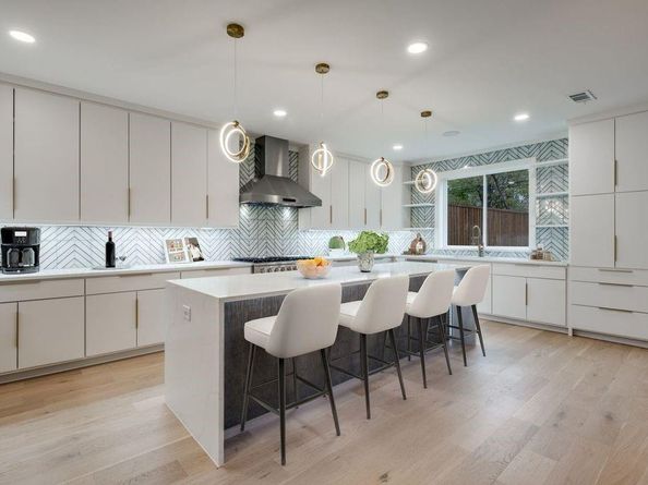 1018  Grandview Avenue , Dallas Texas 75223