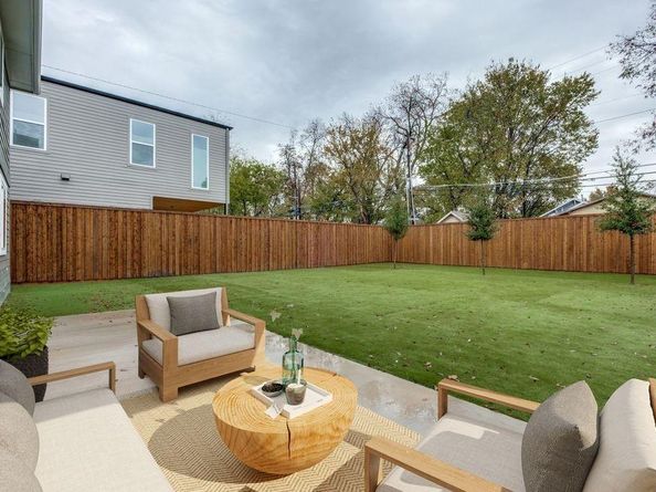 1018  Grandview Avenue , Dallas Texas 75223