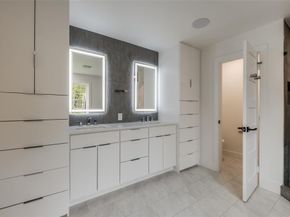 1018  Grandview Avenue , Dallas Texas 75223