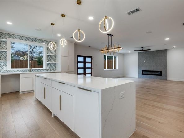 1018  Grandview Avenue , Dallas Texas 75223