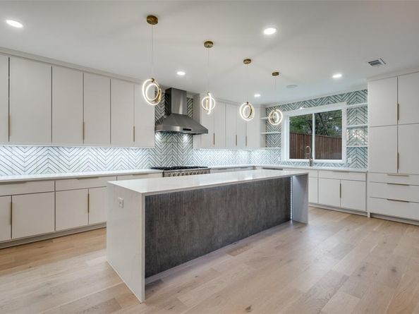 1018  Grandview Avenue , Dallas Texas 75223