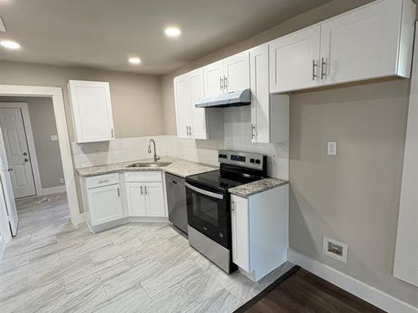 915  Hartsdale Drive , Dallas Texas 75211