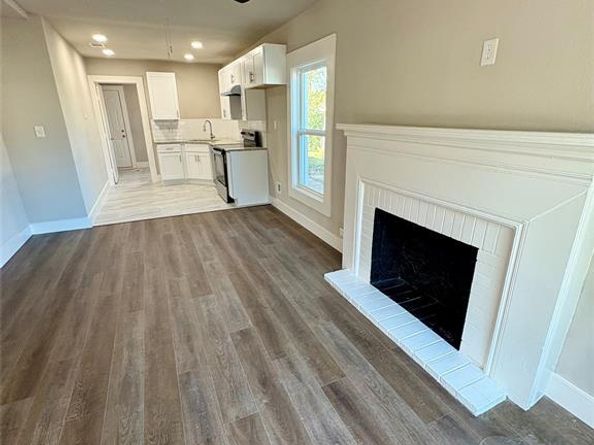 915  Hartsdale Drive , Dallas Texas 75211