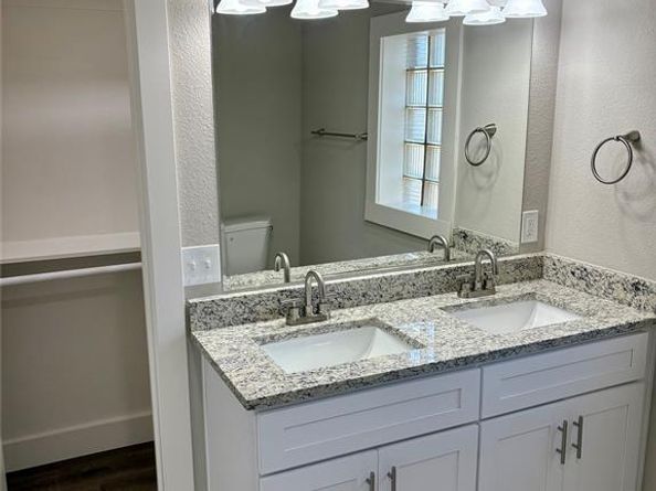 915  Hartsdale Drive , Dallas Texas 75211