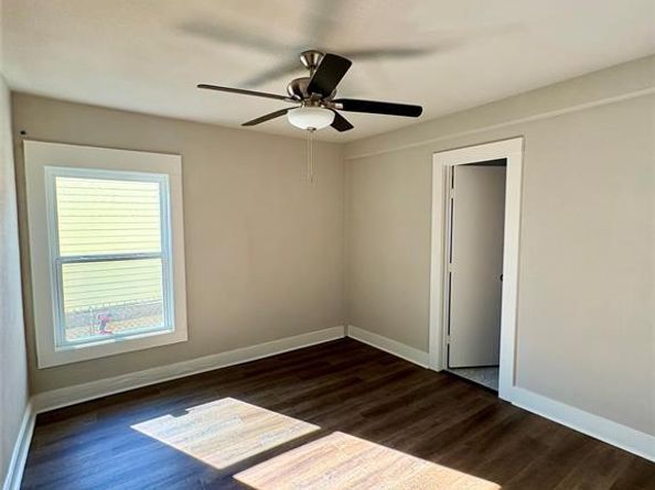 915  Hartsdale Drive , Dallas Texas 75211