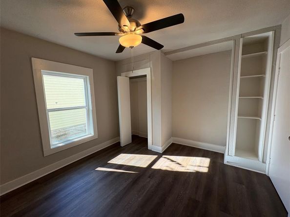 915  Hartsdale Drive , Dallas Texas 75211