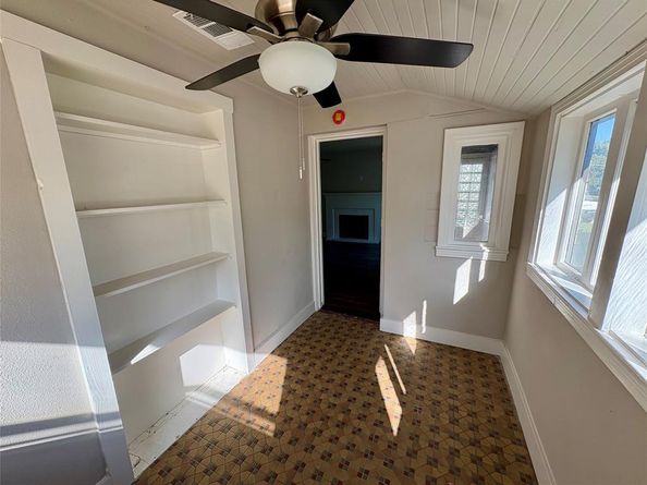 915  Hartsdale Drive , Dallas Texas 75211