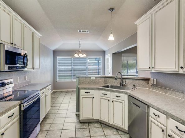 941  La Sierra Drive , Crowley Texas 76036