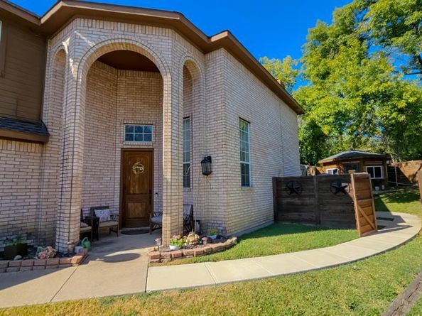 1812  Haley Circle , Carrollton Texas 75006