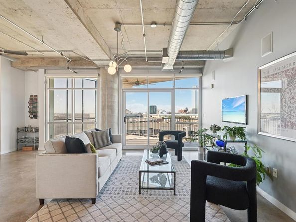 1001  Belleview Street  705, Dallas Texas 75215