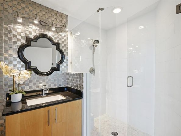 1001  Belleview Street  705, Dallas Texas 75215