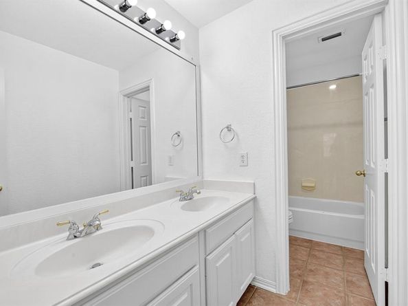 1105  Candlewood Trail , Irving Texas 75063