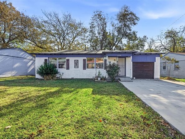 1528  Valley View Street , Mesquite Texas 75149