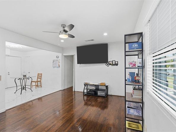 1528  Valley View Street , Mesquite Texas 75149