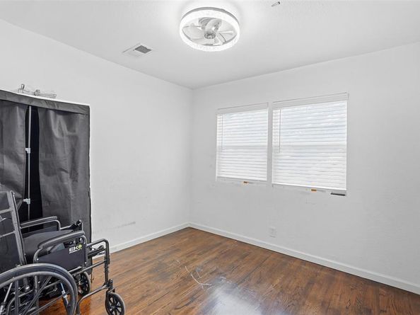 1528  Valley View Street , Mesquite Texas 75149