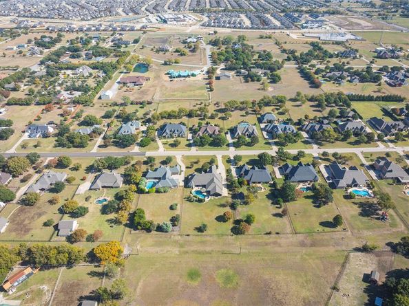 3305  Twin Lakes Drive , Celina Texas 75078