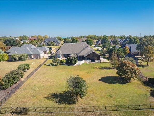 3305  Twin Lakes Drive , Celina Texas 75078