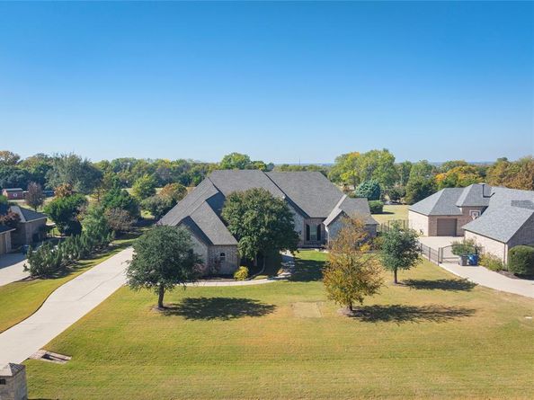 3305  Twin Lakes Drive , Celina Texas 75078