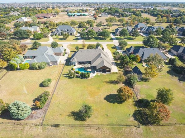 3305  Twin Lakes Drive , Celina Texas 75078