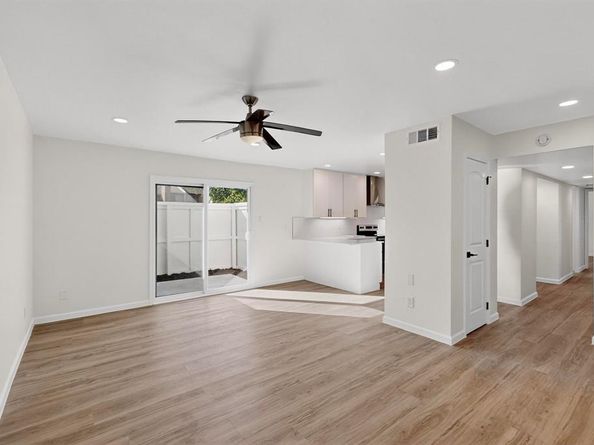 5731  Harvest Hill Road  1044, Dallas Texas 75230