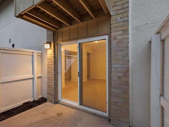 5731  Harvest Hill Road  1044, Dallas Texas 75230