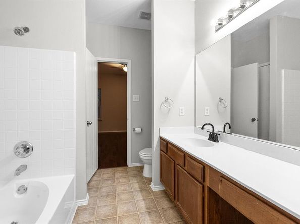 3521  Apple Valley Way , Dallas Texas 75227