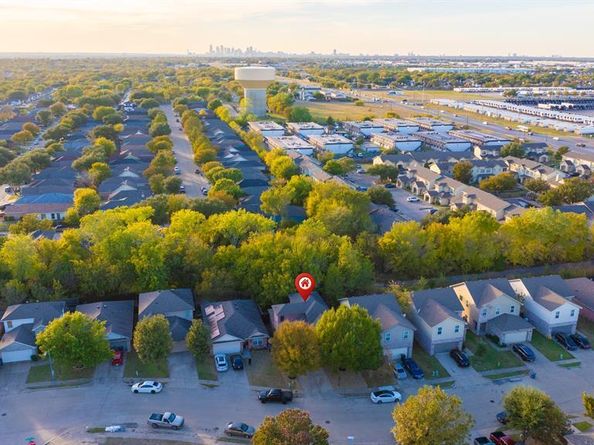 3521  Apple Valley Way , Dallas Texas 75227