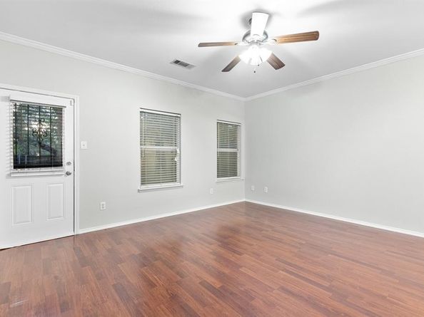 3521  Apple Valley Way , Dallas Texas 75227