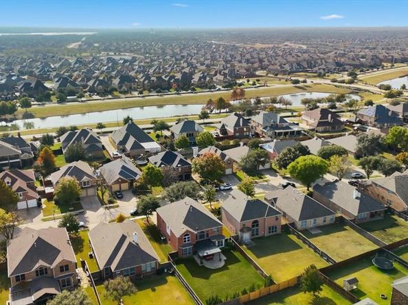 2812  Tranquilo Drive , Grand Prairie Texas 75054