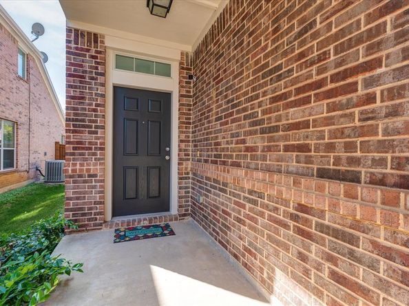 1413  Ravenwood Drive , Mansfield Texas 76063