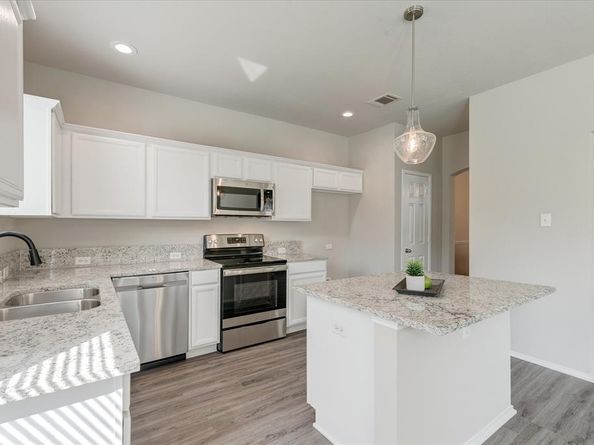 1413  Ravenwood Drive , Mansfield Texas 76063