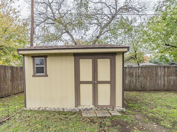 702  Fouts Drive , Irving Texas 75061