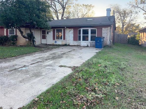 2421  Suffolk Lane , Lancaster Texas 75134