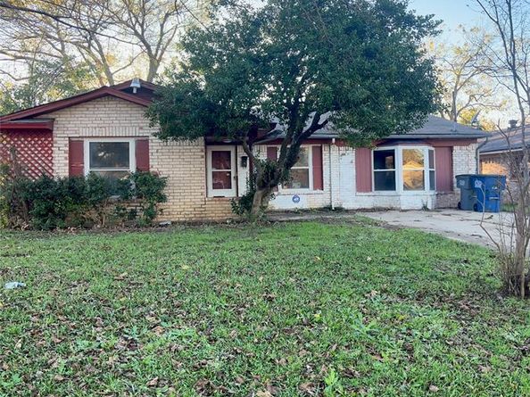 2421  Suffolk Lane , Lancaster Texas 75134