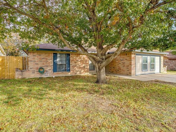 516  Clover Drive , Saginaw Texas 76179