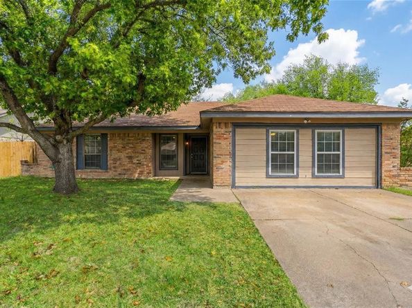 516  Clover Drive , Saginaw Texas 76179