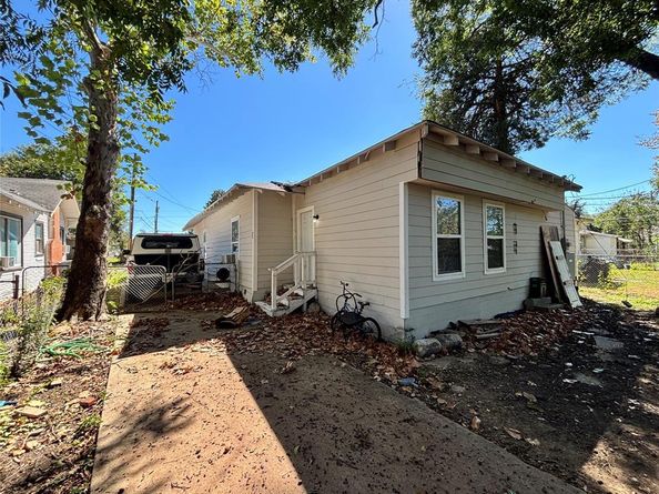 2917  Lenway Street , Dallas Texas 75215