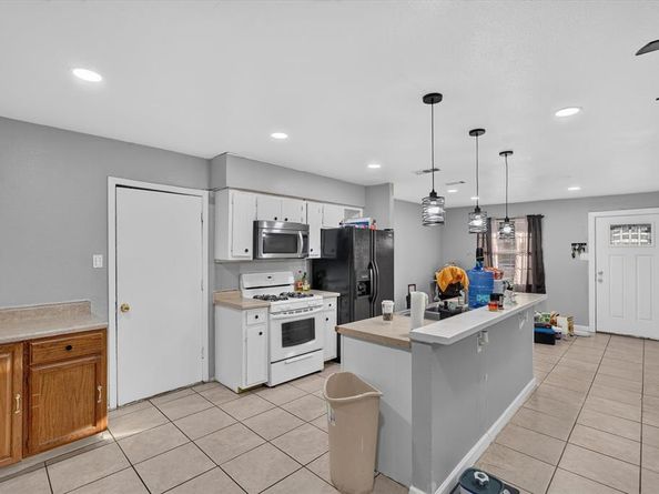 707  Edgeglen Drive , Dallas Texas 75217