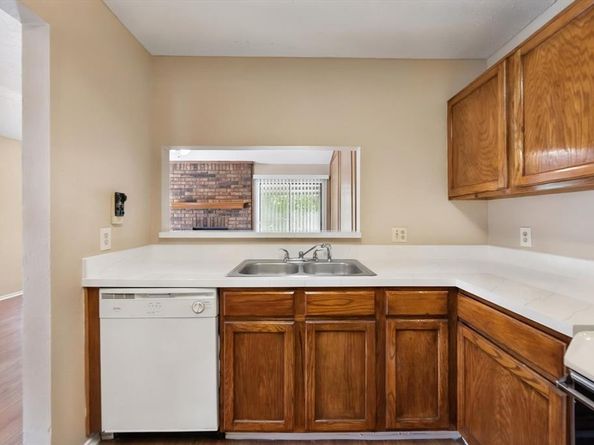 5606  Congressional Drive , Arlington Texas 76018