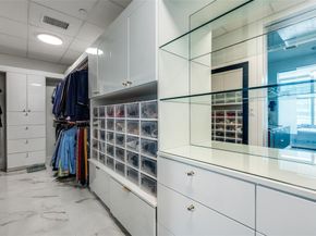 2900  Mckinnon Street  2204, Dallas Texas 75201