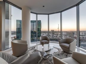 2900  Mckinnon Street  2204, Dallas Texas 75201