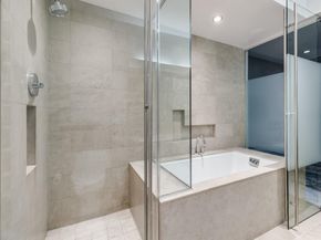 2900  Mckinnon Street  2204, Dallas Texas 75201