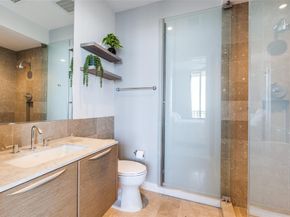 2900  Mckinnon Street  2204, Dallas Texas 75201