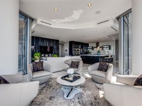 2900  Mckinnon Street  2204, Dallas Texas 75201