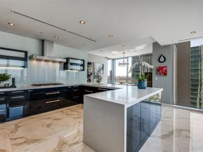 2900  Mckinnon Street  2204, Dallas Texas 75201